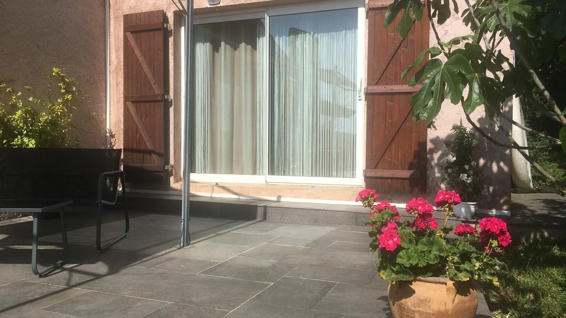 Studio Chez Charles Et Marie, Independant De La Maison, Acces Piscine, Tres Calme, Roquefort-les-Pins France