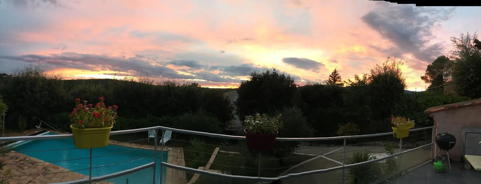 Studio Chez Charles Et Marie, Independant De La Maison, Acces Piscine, Tres Calme, Roquefort-les-Pins 0*,